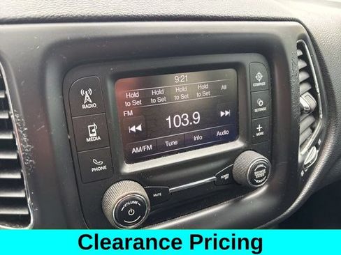 Used 2018 Jeep Compass Latitude FWD image 21