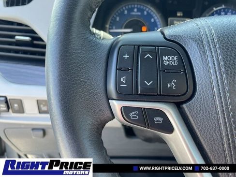 Used 2017 Toyota Sienna XLE image 22