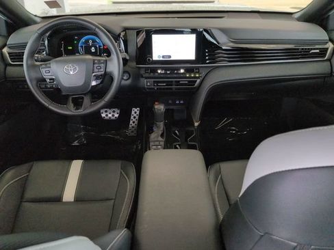 Used 2025 Toyota Camry SE FWD image 14