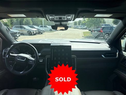 Used 2025 GMC Yukon XL Denali Ultimate AWD/4WD image 27
