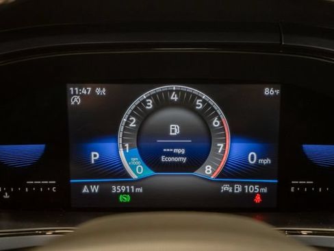 Used 2022 Volkswagen Taos SE w/ Panoramic Sunroof Package FWD image 18
