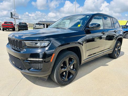 Used 2023 Jeep Grand Cherokee Limited w/ Luxury Tech Group II AWD/4WD image 39