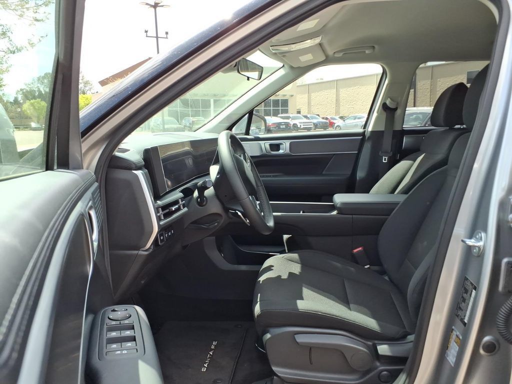 Used 2026 Hyundai Santa Fe SE FWD image 16