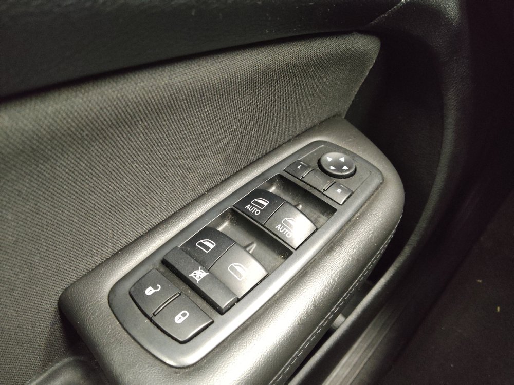 Used 2016 Chrysler 200 Limited w/ Convenience Group FWD image 27