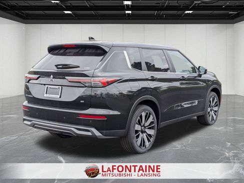 New 2025 Mitsubishi Outlander SE image 5