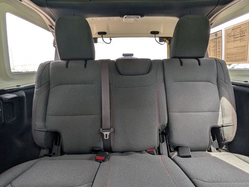 Used 2024 Jeep Wrangler Unlimited Rubicon w/ XTREMEE 35" Tire Package AWD/4WD image 20