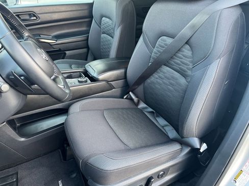 Used 2025 Nissan Pathfinder SV image 38