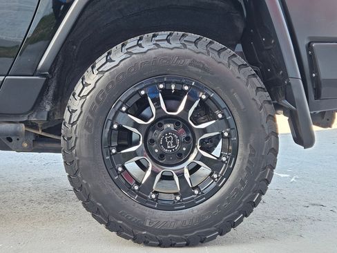 Used 2011 Toyota FJ Cruiser w/ Convenience Pkg image 28