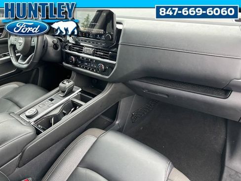 Used 2023 Nissan Pathfinder SL w/ Lighting Package (N92) AWD/4WD image 12
