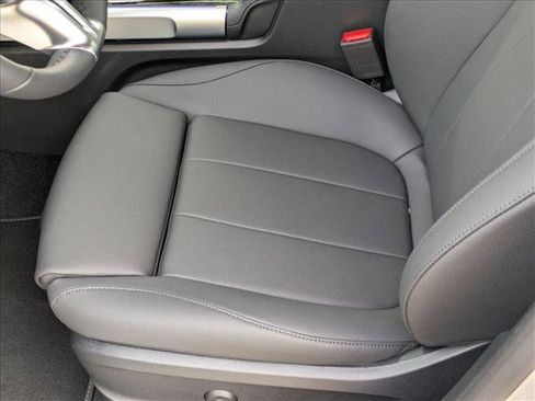 New 2026 Mercedes-Benz GLB 250 image 4