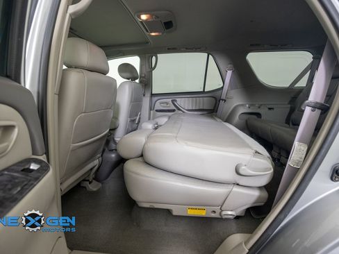 Used 2004 Toyota Sequoia Limited w/ Preferred Accessory Pkg AWD/4WD image 29
