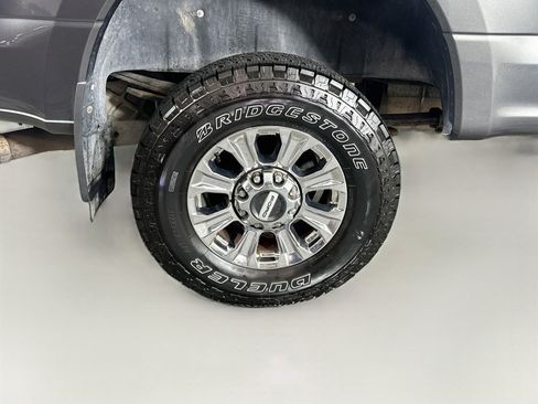 Used 2017 Ford F250 XLT w/ XLT Premium Package AWD/4WD image 11