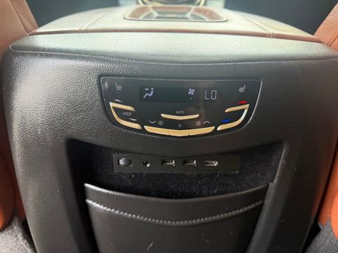 Used 2018 Cadillac Escalade Premium Luxury AWD/4WD image 18