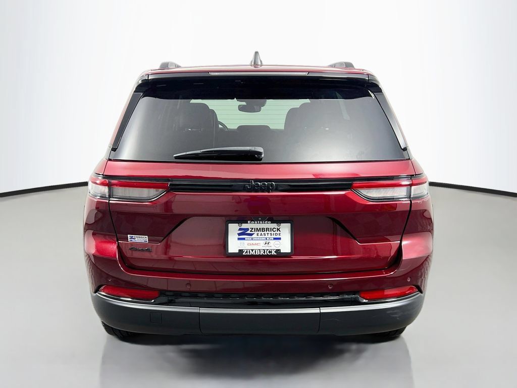 Used 2022 Jeep Grand Cherokee Altitude AWD/4WD image 6