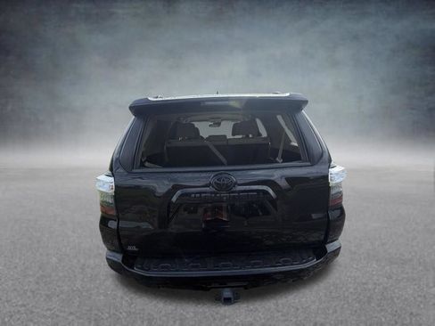 Used 2022 Toyota 4Runner SR5 AWD/4WD image 11