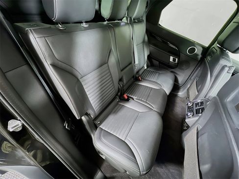 Used 2024 Land Rover Discovery S image 30