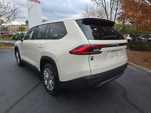 Used 2024 Toyota Grand Highlander Platinum image 6