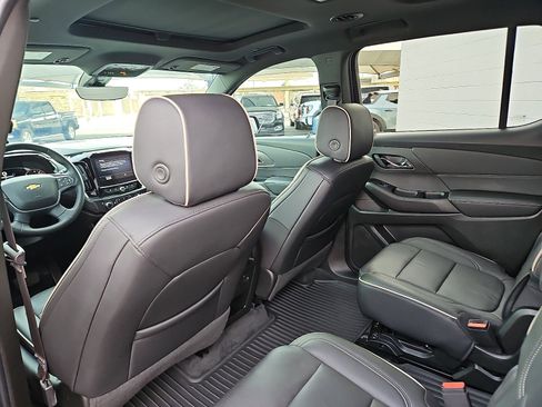 Used 2023 Chevrolet Traverse Premier image 7