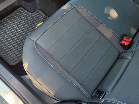 Used 2023 Volkswagen Taos SE w/ Panoramic Sunroof Package FWD image 45