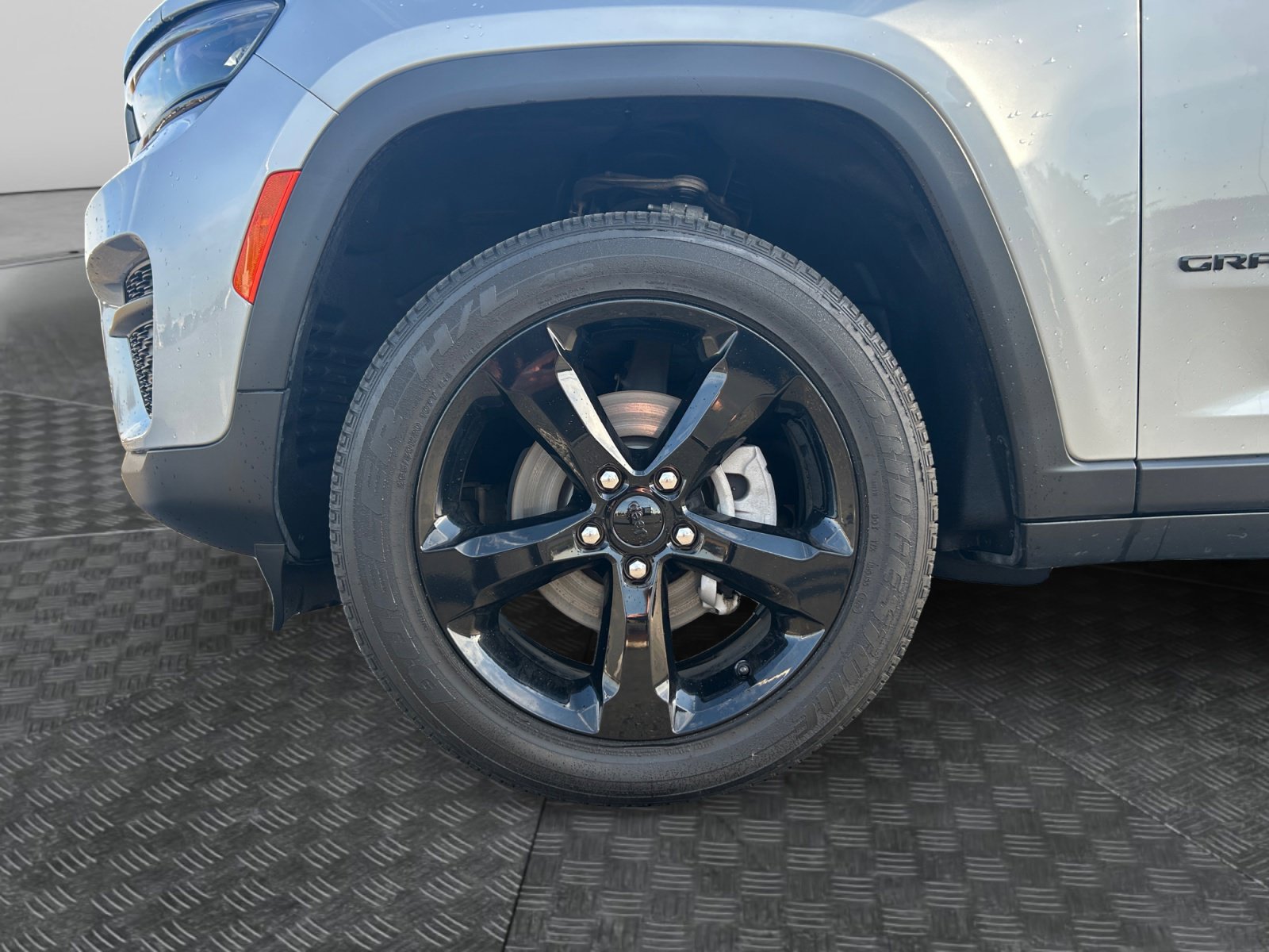 Used 2025 Jeep Grand Cherokee Altitude AWD/4WD image 16