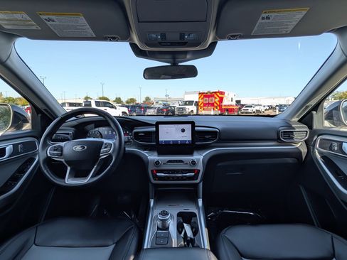 Used 2023 Ford Explorer XLT w/ Equipment Group 202A image 13