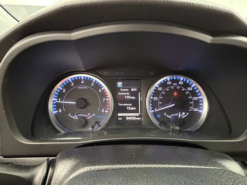 Used 2019 Toyota Highlander LE FWD image 28