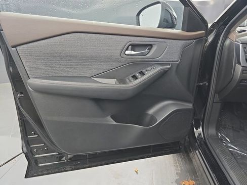 Used 2023 Nissan Rogue SV image 24