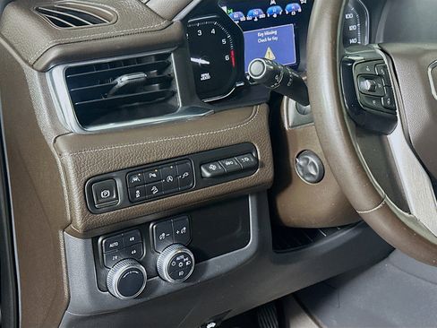 Used 2021 GMC Yukon XL Denali w/ Advanced Technology Package image 17