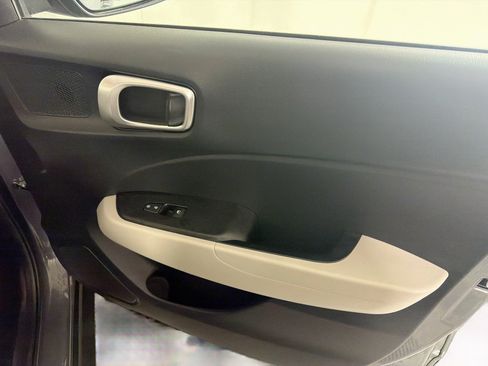 Used 2025 Hyundai Venue SEL FWD image 30