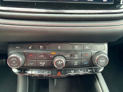 Used 2022 Dodge Durango R/T w/ Tow 'N Go Package AWD/4WD image 20