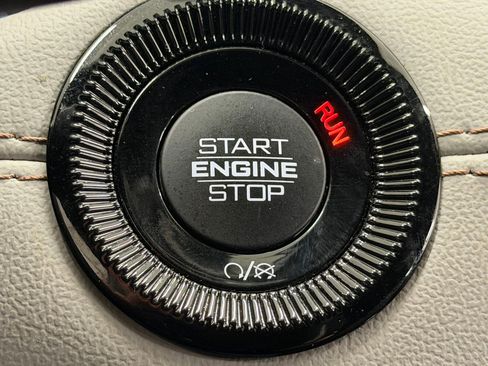 Used 2025 Jeep Compass Limited image 31