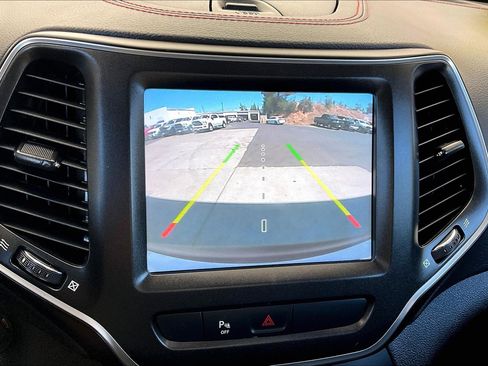 Used 2019 Jeep Cherokee Trailhawk w/ Cold Weather Group AWD/4WD image 23