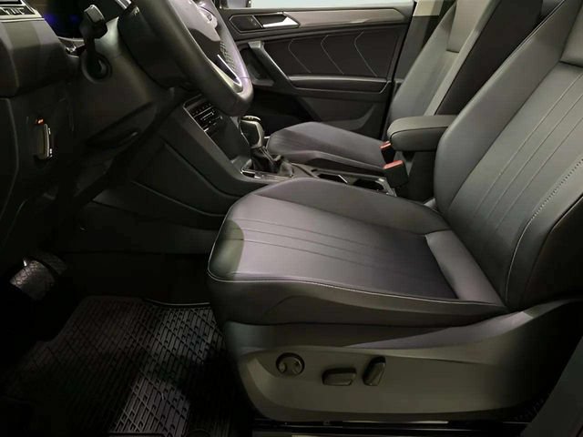 Used 2023 Volkswagen Tiguan SE w/ Panoramic Sunroof Package FWD image 66