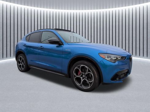 Used 2024 Alfa Romeo Stelvio Veloce AWD/4WD image 2