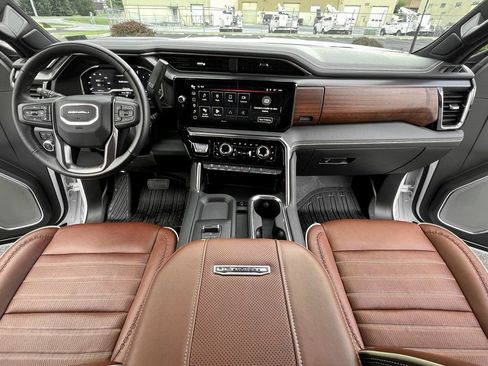 Used 2025 GMC Sierra 3500 Denali Ultimate image 4
