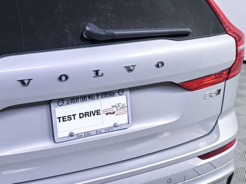 Certified 2025 Volvo XC60 B5 Plus image 37