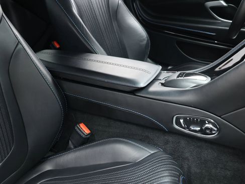 Used 2018 Aston Martin DB11 V12 RWD image 83