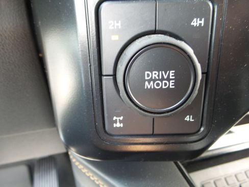 Used 2024 Ford F350 Platinum w/ FX4 Off-Road Package AWD/4WD image 85
