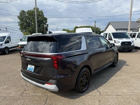 Used 2025 Kia Carnival FWD image 5