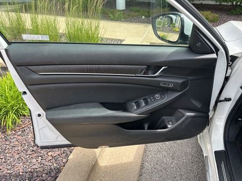Used 2020 Honda Accord Touring image 11