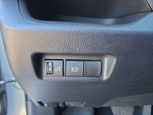 Used 2022 Toyota RAV4 XLE image 17