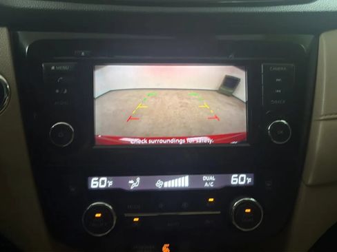 Used 2019 Nissan Rogue SV FWD image 14