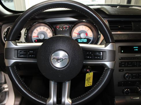 Used 2010 Ford Mustang GT RWD image 10