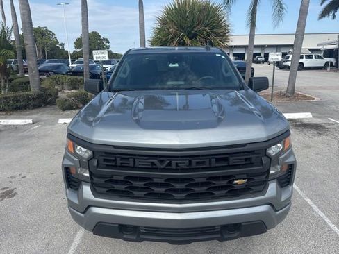 Used 2025 Chevrolet Silverado 1500 Custom image 2