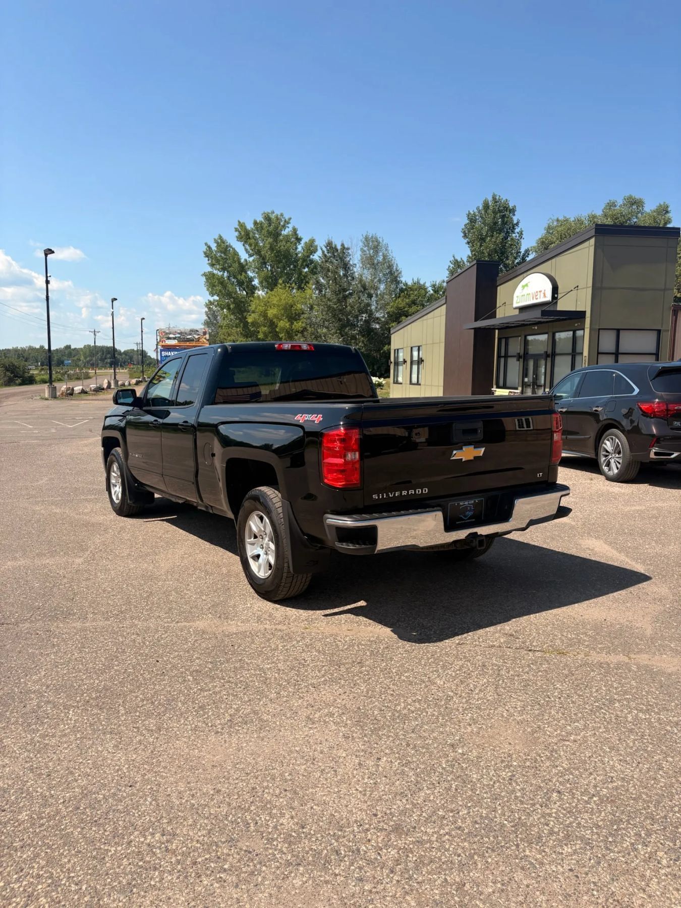 Used 2017 Chevrolet Silverado 1500 LT w/ All Star Edition AWD/4WD image 6