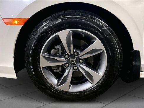 Used 2018 Honda Odyssey Touring image 11