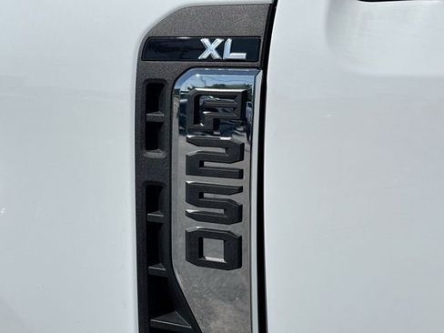 New 2026 Ford F250 XL w/ XL Chrome Package RWD image 15