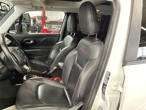 Used 2019 Jeep Renegade Trailhawk image 11