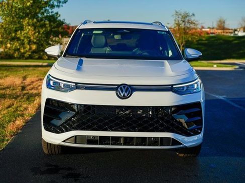 New 2026 Volkswagen Tiguan SEL R-Line image 3