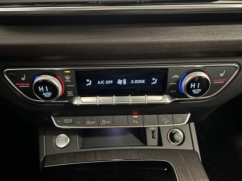 Used 2023 Audi Q5 2.0T Premium w/ Convenience Package image 16